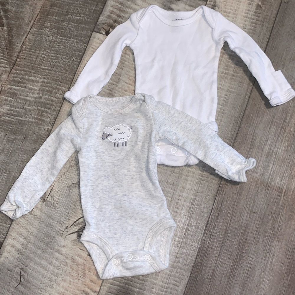 Set‎ of 2 one piece Long sleeve bodysuit -size PREEMIE